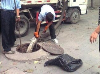 马群清理化粪池84533304 6吨吸污车专业清理化粪池哦